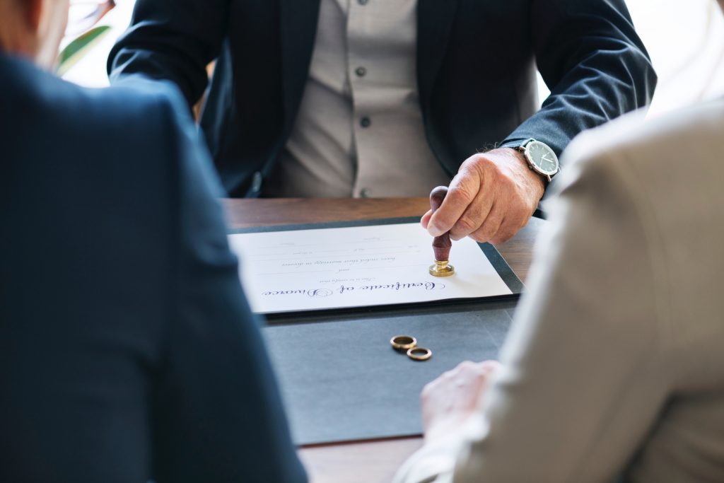 flirten met getrouwde vrouwen leidt tot echtscheiding